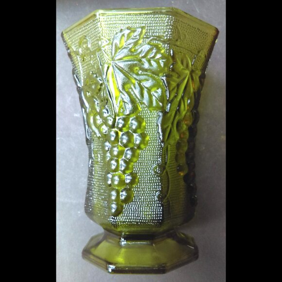 Anchor Hocking Vintage Green Footed Octagon Glass Vase with Leaves and Grapes - Picture 6 of 6